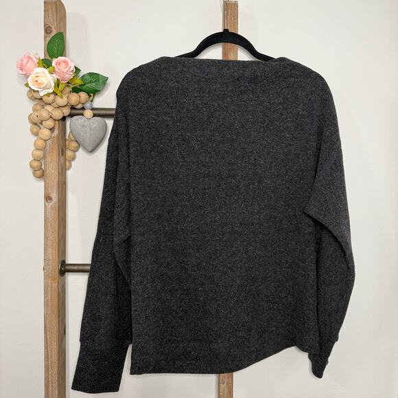 Hem and Thread Long Sleeve Gray Sweater Size Medium - Picture 6 of 10